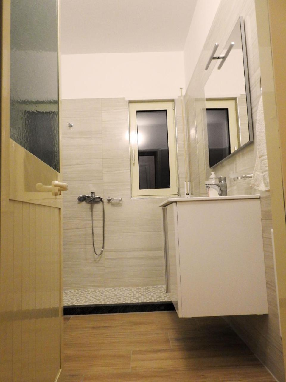 Hotel 3 Vellezerit Durres Ngoại thất bức ảnh