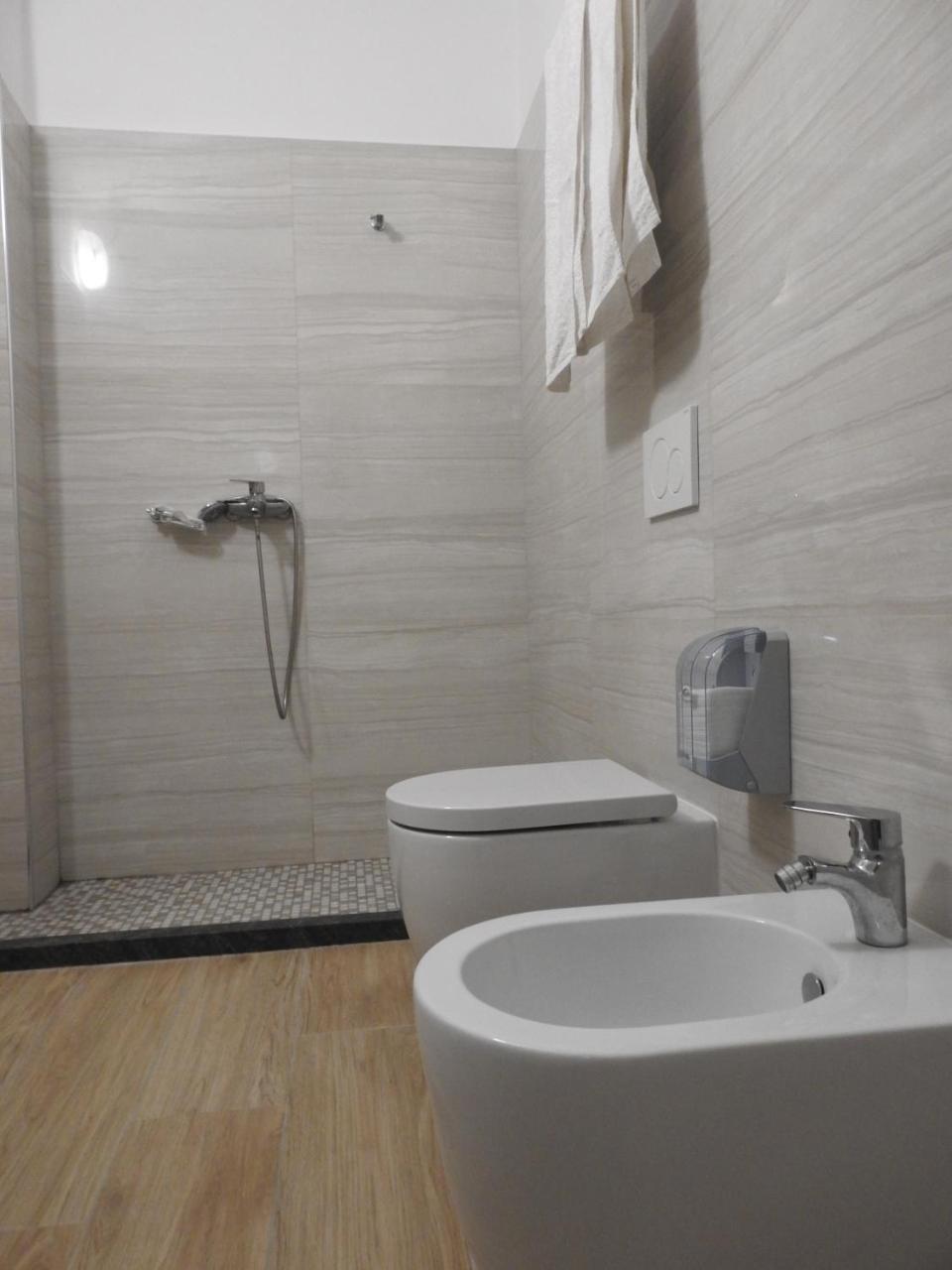 Hotel 3 Vellezerit Durres Ngoại thất bức ảnh